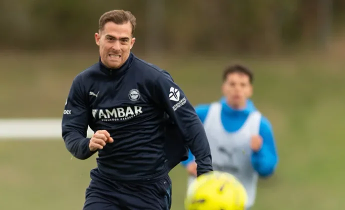 El Alavés avanza en la semana de trabajo sin contratiempos, pero con dos grandes dudas en el once