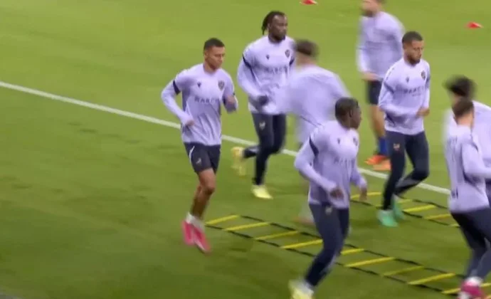 Arriaga y Ryan regresan para ultimar la preparación antes del duelo contra el Valencia