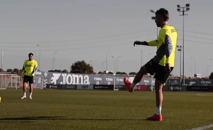 Neyou sigue ausente y Kiko Femenía suma otra sesión