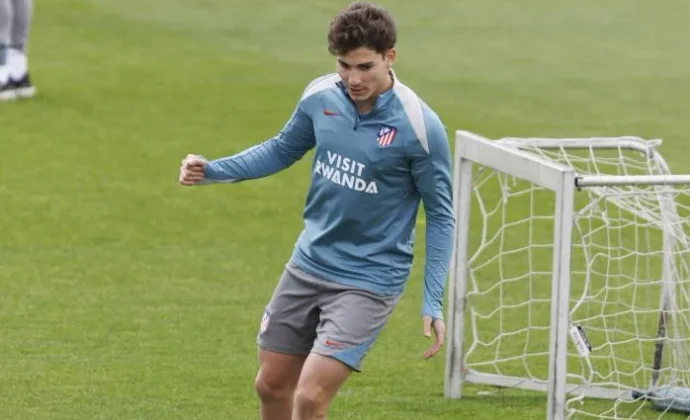 Julián Alvarez vuelve al grupo. Oblak, Giuliano y Cardoso, al margen