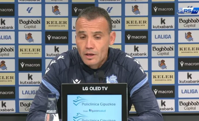 Sergio Francisco, sobre Beitia, Barrenetxea, Kubo, Sadiq, Oyarzabal, Zubeldia, Caleta-Car, Herrera y Osasuna