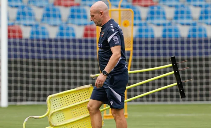 Sesión de recuperación en Bunyol pendientes de Pablo Martínez y Carlos Espí