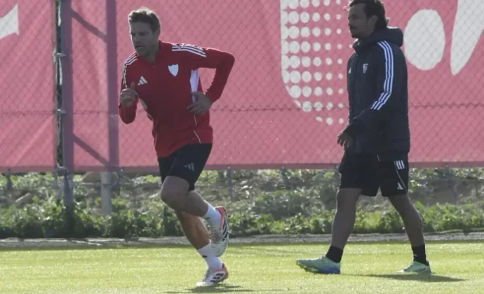 Azpilicueta ya pisa césped y entra en la recta final