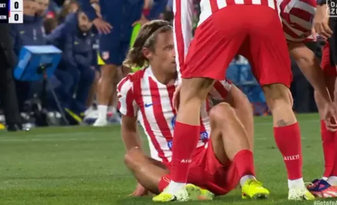 Marcos Llorente pide el cambio por molestias en los isiquiotbiales