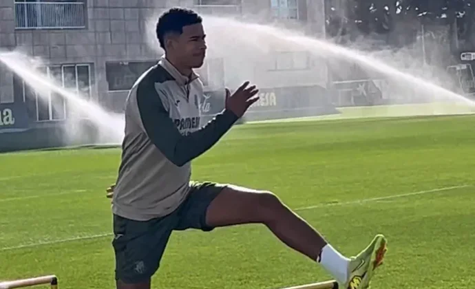 El Villarreal prepara el partido de Dortmund con la vuelta de Santiago Mouriño