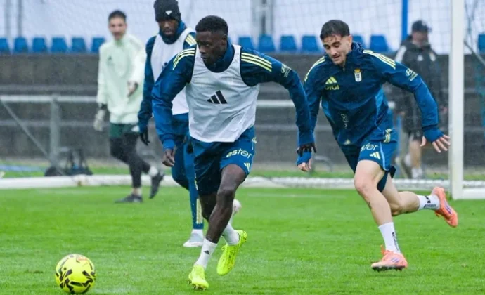El Real Oviedo retoma los entrenamientos pendientes de Carmo y Javi López