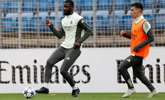 Huijsen se suma a la baja de Courtois antes de viajar a Atenas