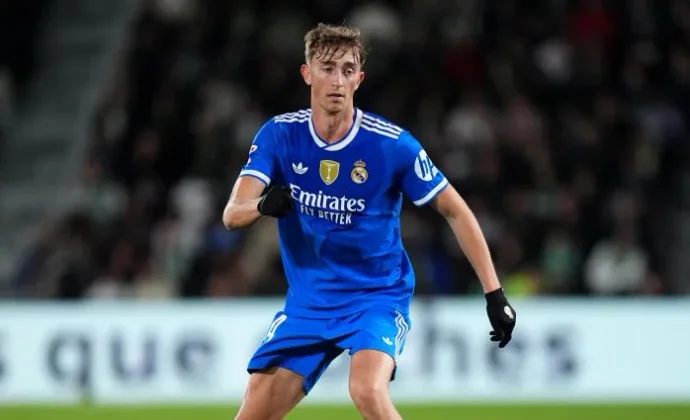 Las pruebas a Dean Huijsen confirman una sobrecarga