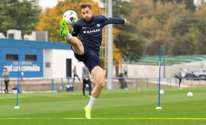 Calebe y Toni Martínez se ejercitan con normalidad con el grupo