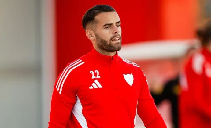 Sevilla vuelve al trabajo pendiente de las pruebas a Rubén Vargas y Januzaj