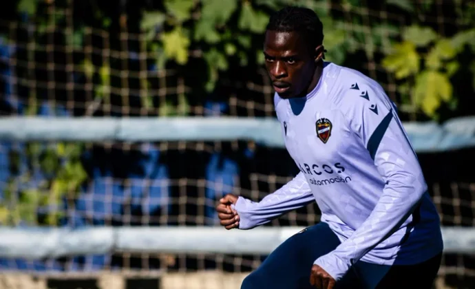 Carlos Espí y Pablo Martínez siguen al margen en el tercer día de trabajo