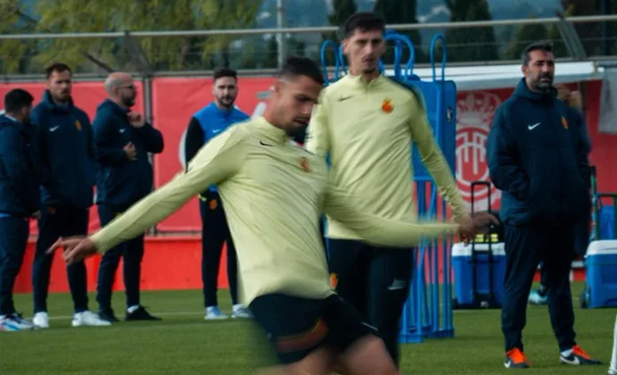 Kumbulla repite con el grupo en una sesión sin Lato ni Leo Román