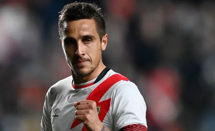 Trejo cae lesionado y es baja contra el Slovan Bratislava