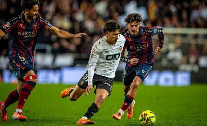 Almeida: luz entre el fuego y la destrucción