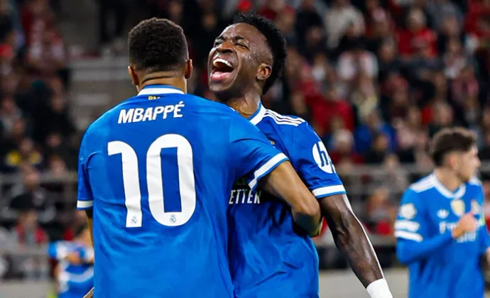 Xabi Alonso le pone purpurina a Vinicius