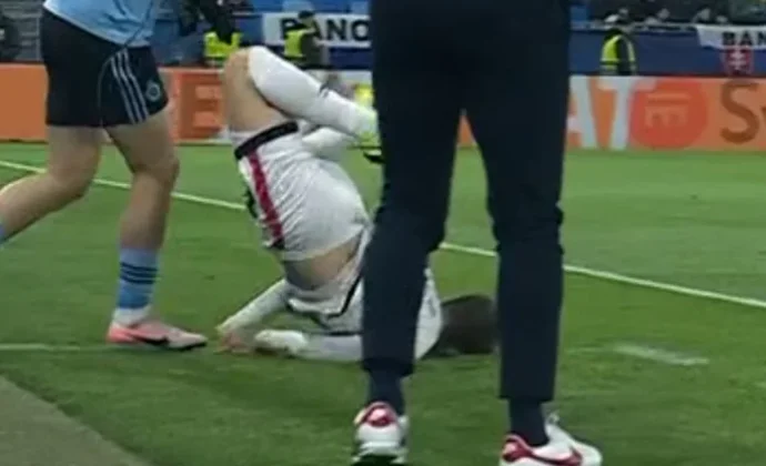 Balliu tuvo que ser sustituido en el minuto 30 tras sufrir una aparatosa caída