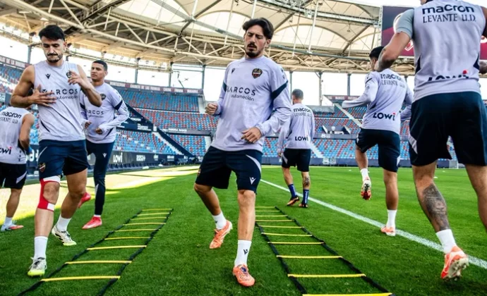 De la Fuente y Matías Moreno se pierden la sesión previa por molestias