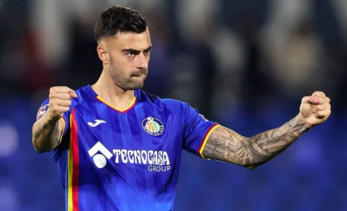 Diego Rico parte desde el banquillo por un problema estomacal