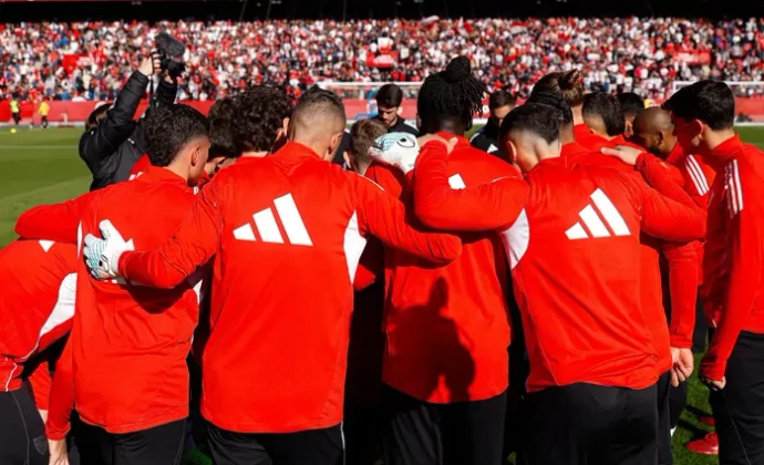 Sesión previa al derbi en el Sánchez Pizjuán sin los cuatro lesionados