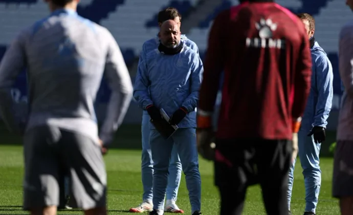 Puado es la única baja y Koleosho llega un poco más tarde