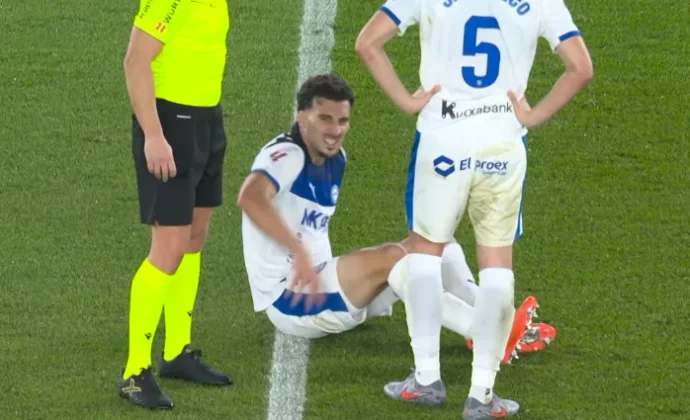 Víctor Parada pide el cambio por calambres en el gemelo