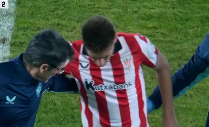 Robert Navarro se retira del partido del Ciutat con molestias en el tobillo