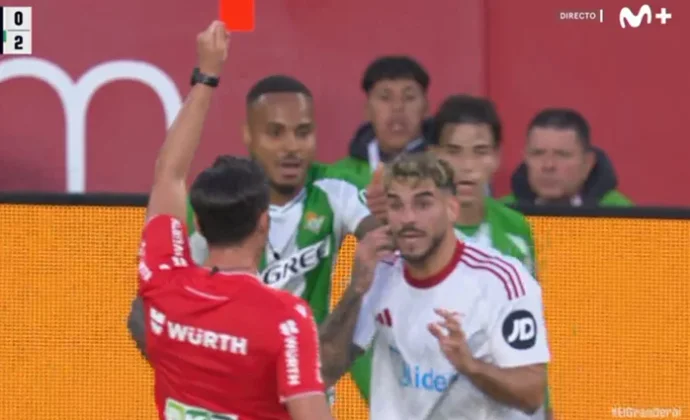 Isaac Romero será baja por sanción y deja a Akor Adams como único punta para Mestalla