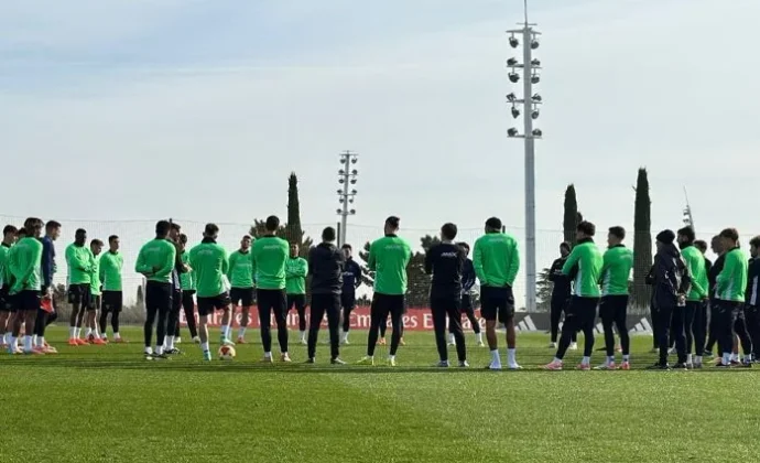 El Elche recupera a Diangana y Pedrosa, mientras que Álvaro Rodríguez será baja para la Copa