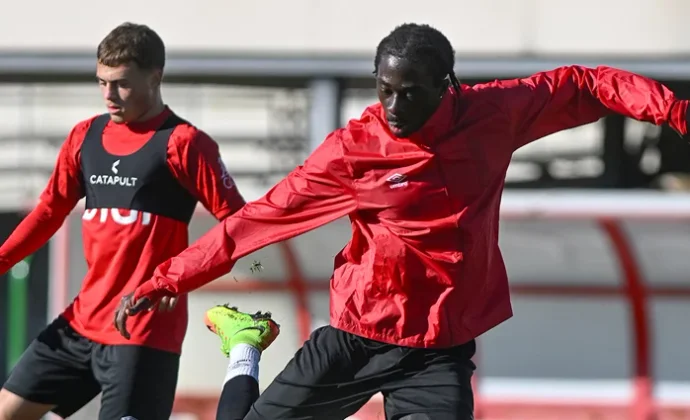 Cárdenas se retira con molestias, Alemao trabaja al margen y algunos jugadores descansan