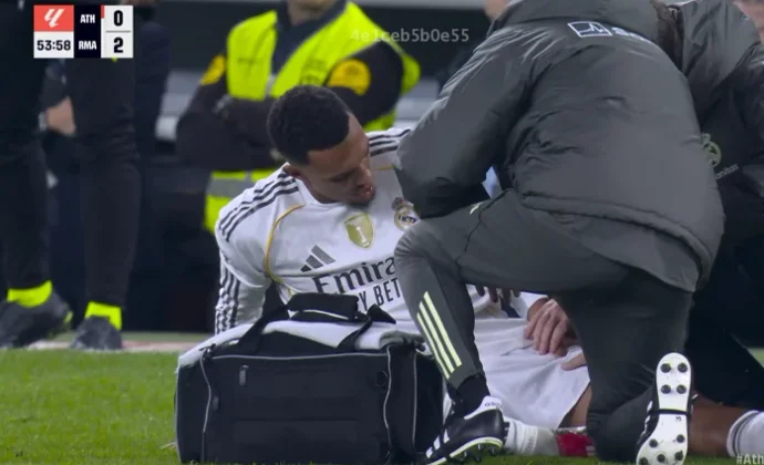 Trent Alexander-Arnold pide el cambio por molestias en el cuádriceps