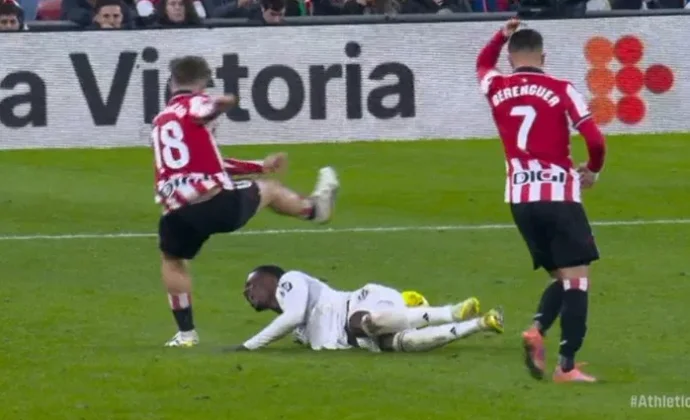 Camavinga se lesiona el tobillo tras una entrada de Berenguer