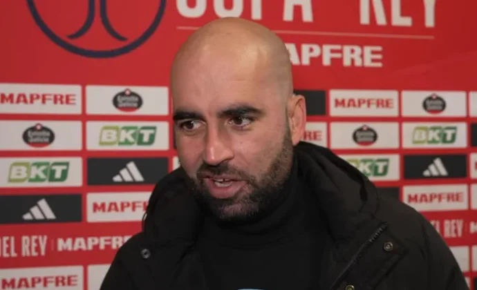 Giráldez busca motivos para explicar el mal partido y lamenta las dos lesiones