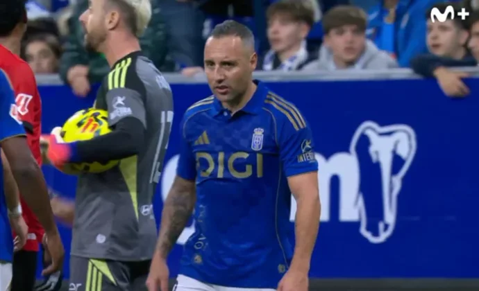 Las expulsiones de Cazorla y Viñas obligarán a Carrión a mover la zona atacante