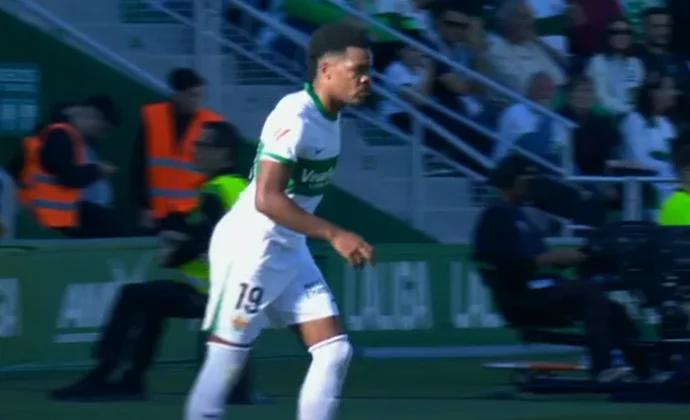 Grady Diangana se retiró con molestias del partido contra el Girona