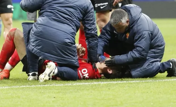 Raíllo ha sido operado con éxito y volverá en enero con máscara