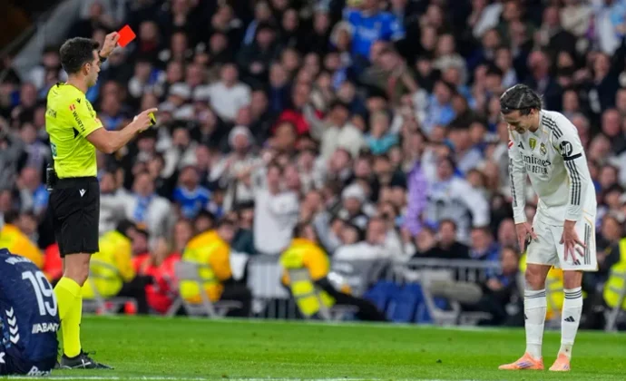 Álvaro Carreras se expone a una sanción de 2 a 4 partidos