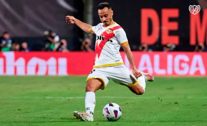 La segunda amarilla de Unai López podría permitir a Álvaro García volver al once titular