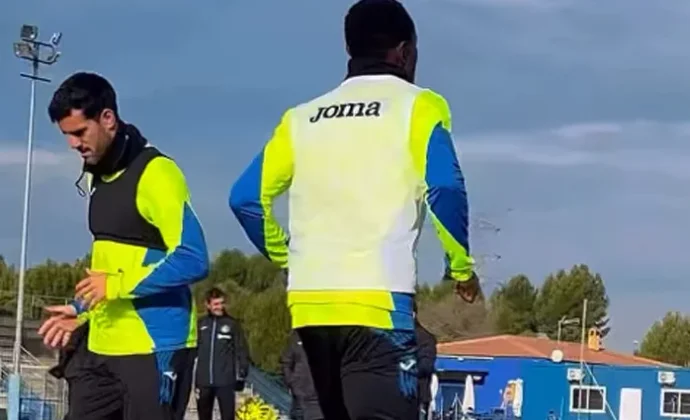 Juanmi reaparece con el grupo tras quedarse fuera de la última convocatoria