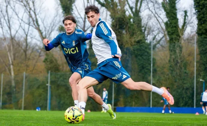 El Real Oviedo completa la sesión del miércoles pendiente de Sibo y Brandon