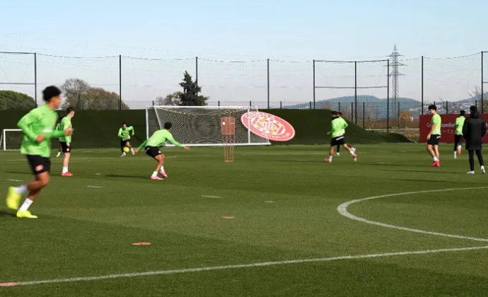 Vanat y Bryan Gil siguen pendientes de evolución a dos días del partido