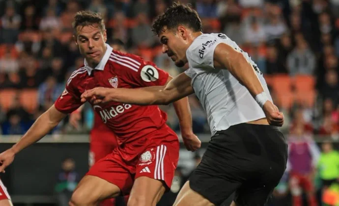 Ugrinic llama a la puerta de Corberán, que tiene dudas en el centro del campo