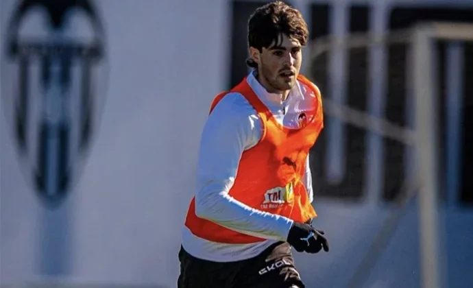 Javi Guerra vuelve al grupo, mientras Rioja y Gayà se pierden la sesión