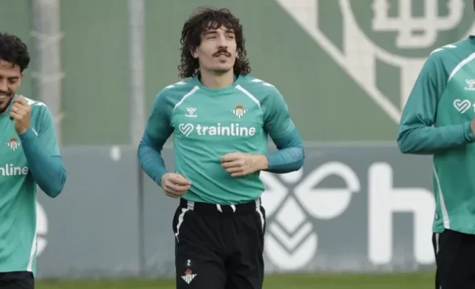 Bellerín, novedad en el entrenamiento de este sábado