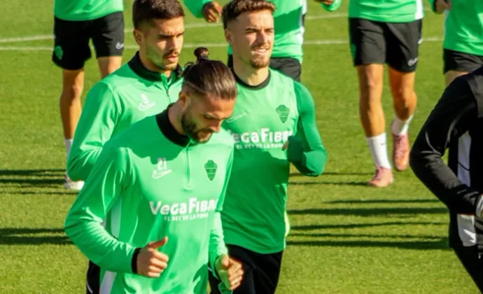 El Elche prepara la Copa pendiente de la evolución de Fort y Diangana