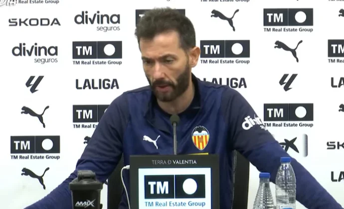 Corberán habla de Rioja, Cömert, Gayà, Javi Guerra, Foulquier, Thierry, la defensa de cinco, el sistema y el Sporting