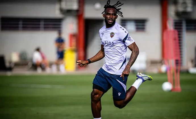 Koyalipou vuelve al grupo y Del Moral tiene dos bajas