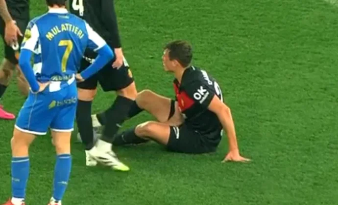 David López se retiró con molestias del partido en Riazor