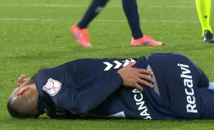 Borja Iglesias, sustituido antes de la prórroga por problemas lumbares