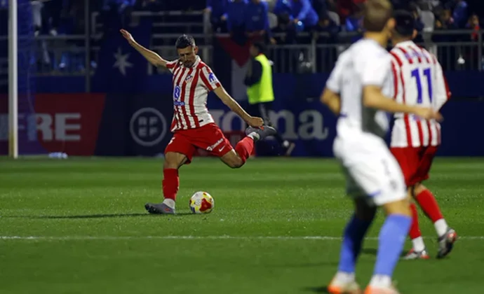 Parte médico oficial de Clément Lenglet y periodo estimado de baja