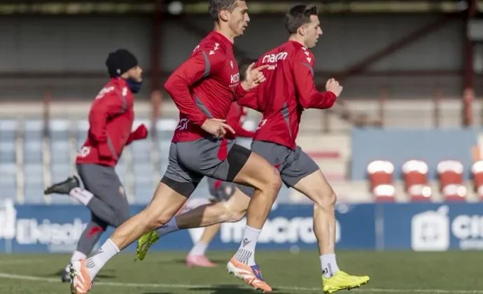 Benito y Boyomo, únicas bajas en la vuelta al trabajo, con Rosier recuperado de la gripe